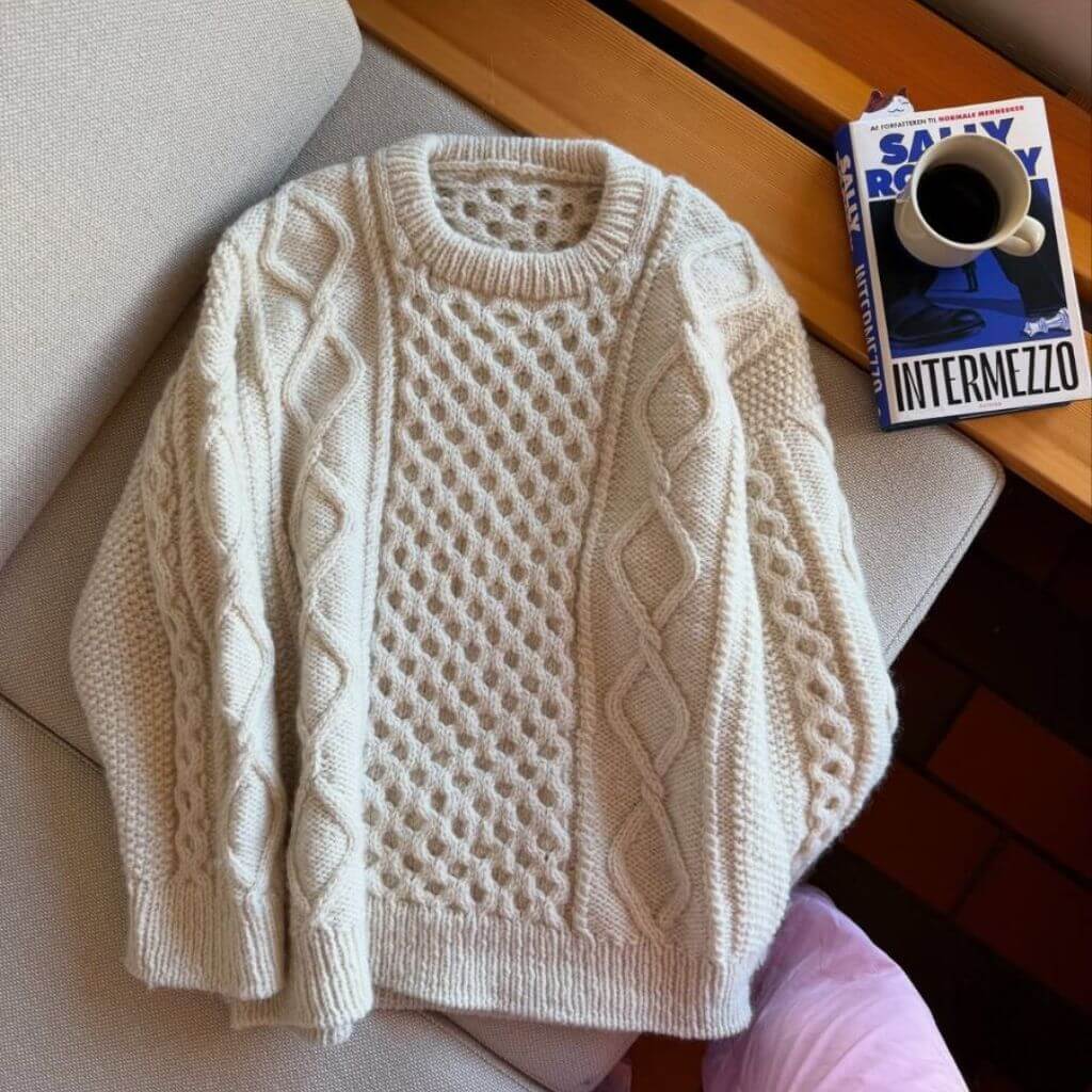 PetiteKnit Dagmar Sweater Strickanleitung - PetiteKnit (Heft) bei bei bei bei Lieblingsgarn