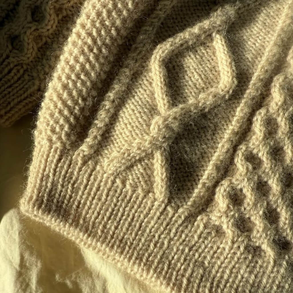 PetiteKnit Pullover Dagmar Sweater Junior Strickanleitung - PetiteKnit (Heft) bei bei bei bei Lieblingsgarn