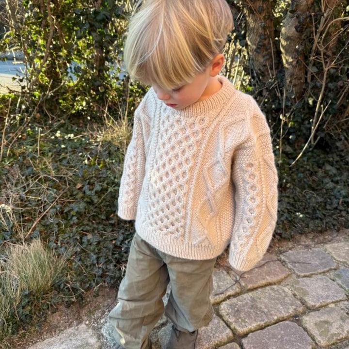 PetiteKnit Pullover Dagmar Sweater Junior Strickanleitung - PetiteKnit (Heft) bei bei bei bei Lieblingsgarn