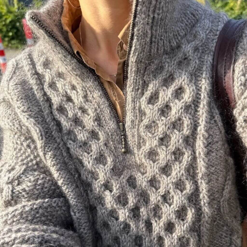 PetiteKnit Pullover Dagmar Zipper Sweater Strickanleitung - PetiteKnit (Heft) bei bei bei bei Lieblingsgarn