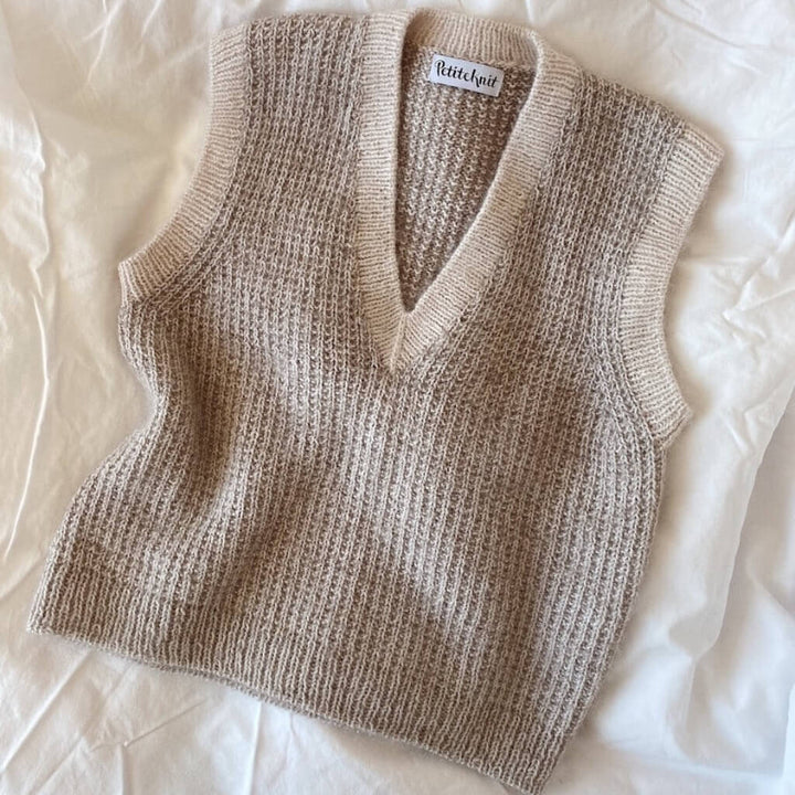 PetiteKnit Pattern Friday Pullunder mit V-Ausschnitt Strickanleitung - PetiteKnit (Heft) bei bei bei bei Lieblingsgarn