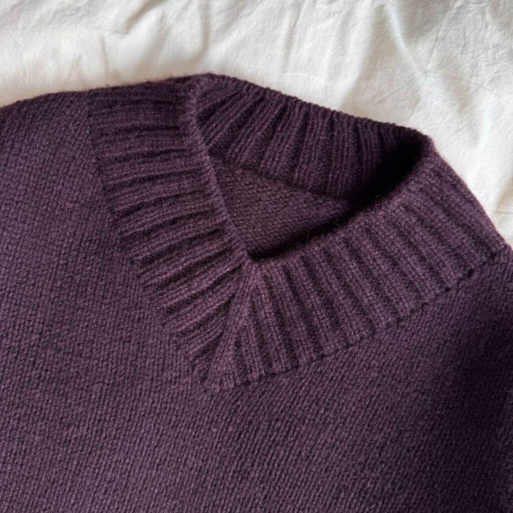 PetiteKnit Hannah Sweater V-Neck Strickanleitung - PetiteKnit (Heft) bei bei bei bei Lieblingsgarn