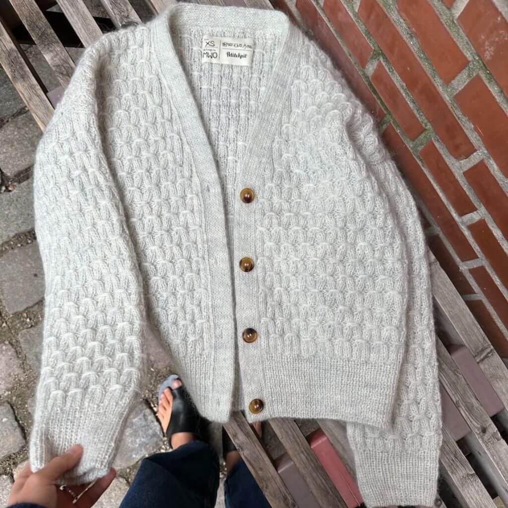 PetiteKnit Pattern Jenny Jacket V-Neck Strickanleitung - PetiteKnit (Heft) bei bei bei bei Lieblingsgarn