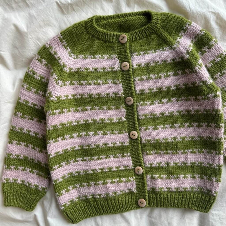 PetiteKnit Strickjacke Key Cardigan Junior Strickanleitung - PetiteKnit (Heft) bei bei bei bei bei Lieblingsgarn