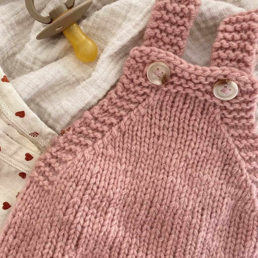 PetiteKnit Pattern Strampler Kleiner Bruder Strickanleitung - PetiteKnit (Heft) bei bei bei bei Lieblingsgarn