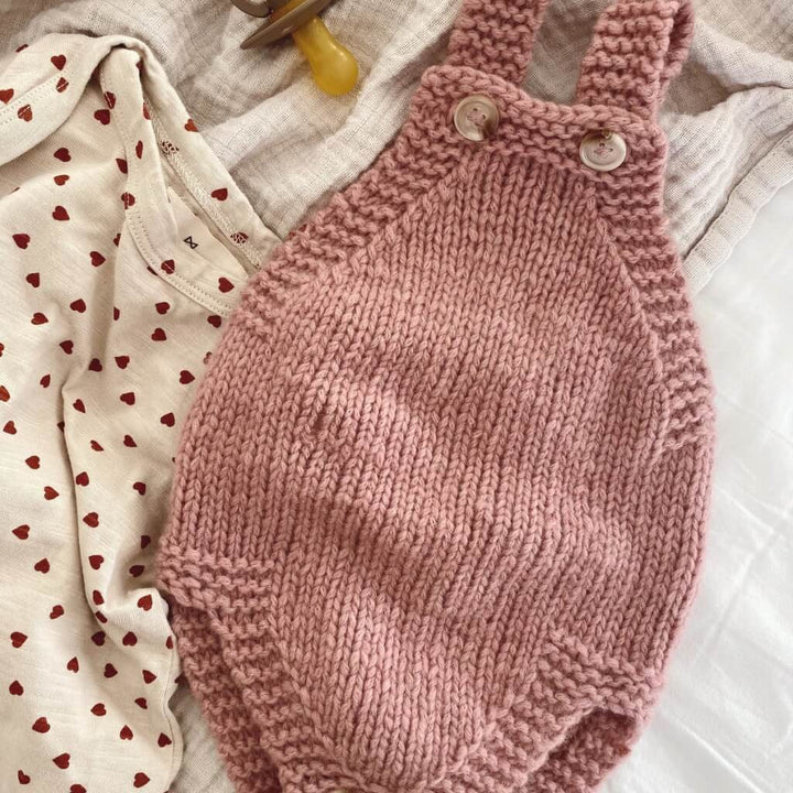 PetiteKnit Pattern Strampler Kleiner Bruder Strickanleitung - PetiteKnit (Heft) bei bei bei bei Lieblingsgarn