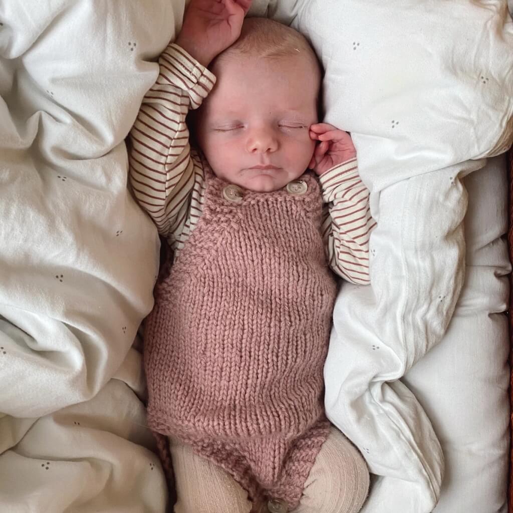 PetiteKnit Pattern Strampler Kleiner Bruder Strickanleitung - PetiteKnit (Heft) bei bei bei bei Lieblingsgarn