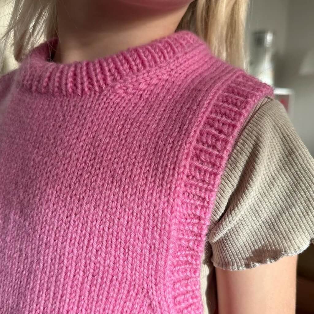 PetiteKnit Pattern Pullunder Lulu Slipover Junior Strickanleitung - PetiteKnit (Heft) bei bei bei bei Lieblingsgarn
