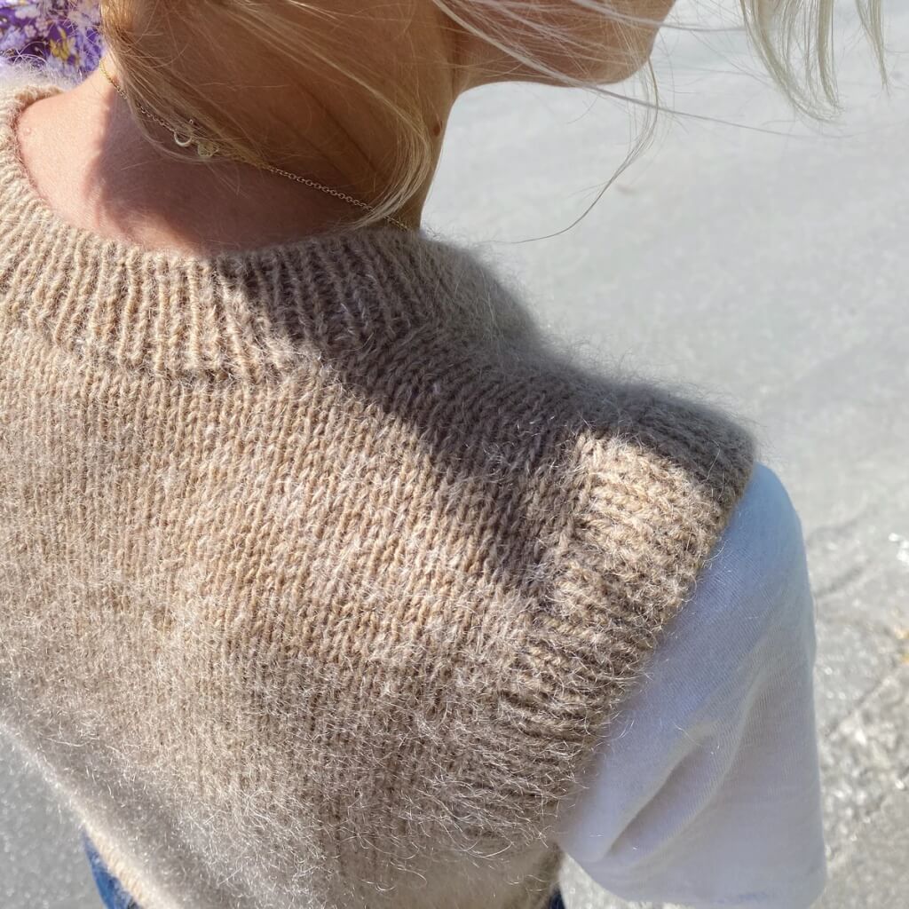 PetiteKnit Pattern Stockholm Pullunder V-Ausschnitt Strickanleitung - PetiteKnit (Heft) bei bei bei bei bei Lieblingsgarn