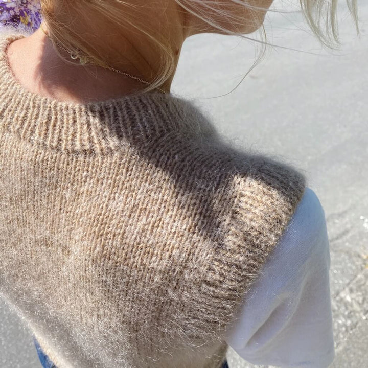 PetiteKnit Pattern Stockholm Pullunder V-Ausschnitt Strickanleitung - PetiteKnit (Heft) bei bei bei bei bei Lieblingsgarn