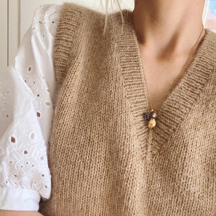 PetiteKnit Pattern Stockholm Pullunder V-Ausschnitt Strickanleitung - PetiteKnit (Heft) bei bei bei bei bei Lieblingsgarn