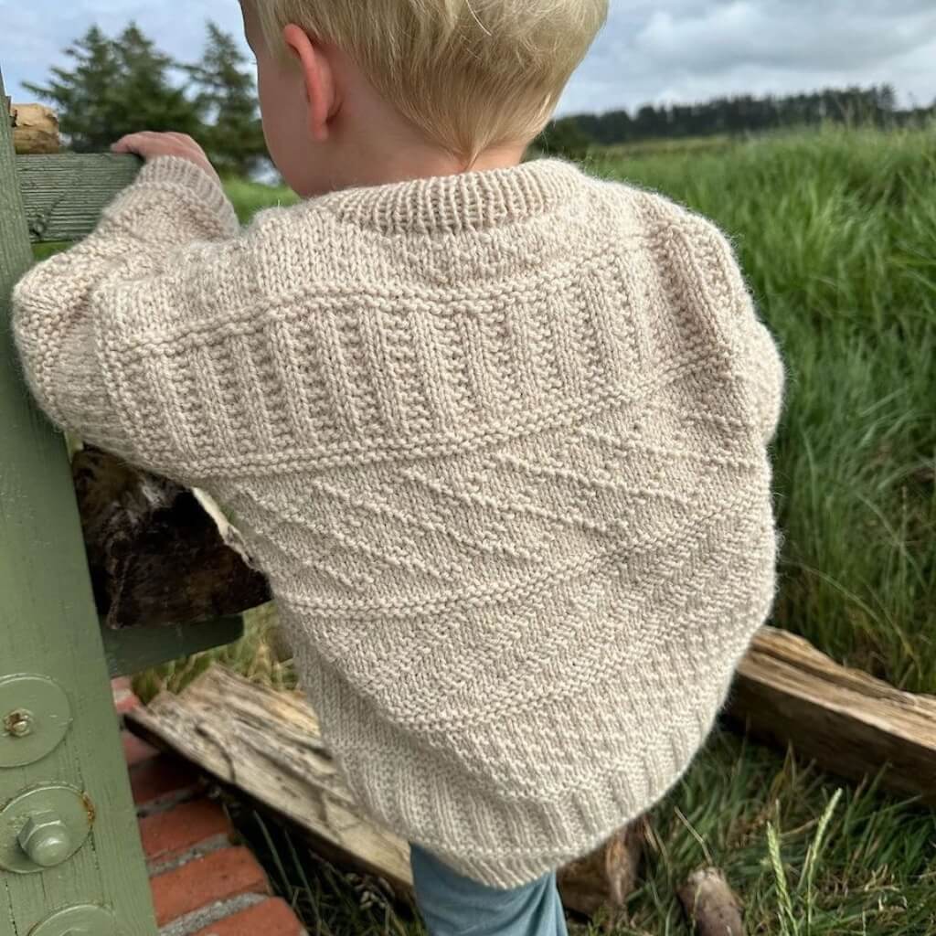 PetiteKnit Pattern Storm Sweater Junior Strickanleitung - PetiteKnit (Heft) bei bei bei bei Lieblingsgarn