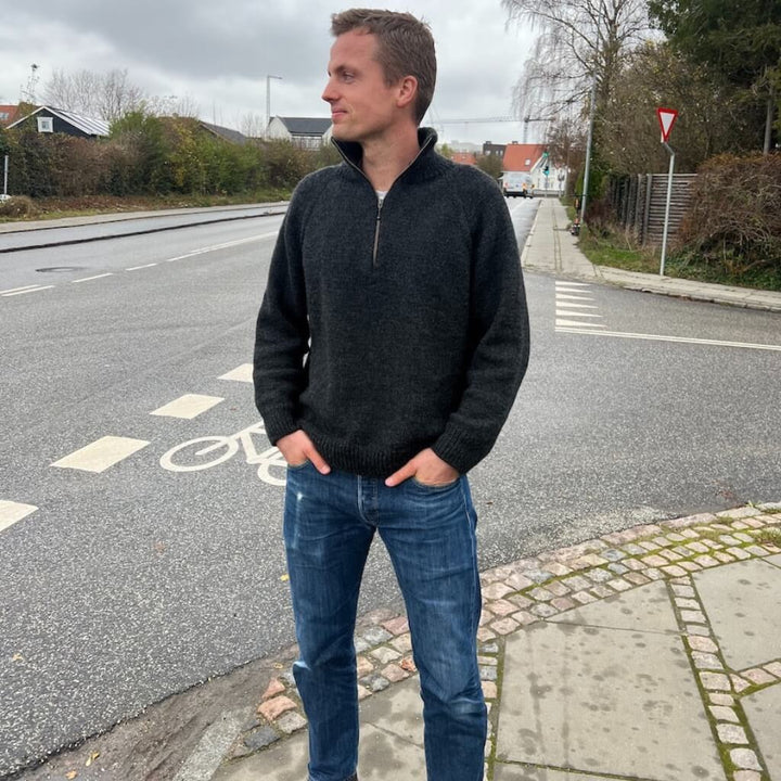PetiteKnit Pattern Herren Pullover Zipper Sweater Light Strickanleitung - PetiteKnit (Heft) bei bei bei bei bei Lieblingsgarn