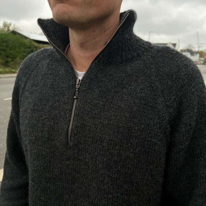 PetiteKnit Pattern Herren Pullover Zipper Sweater Light Strickanleitung - PetiteKnit (Heft) bei bei bei bei bei Lieblingsgarn