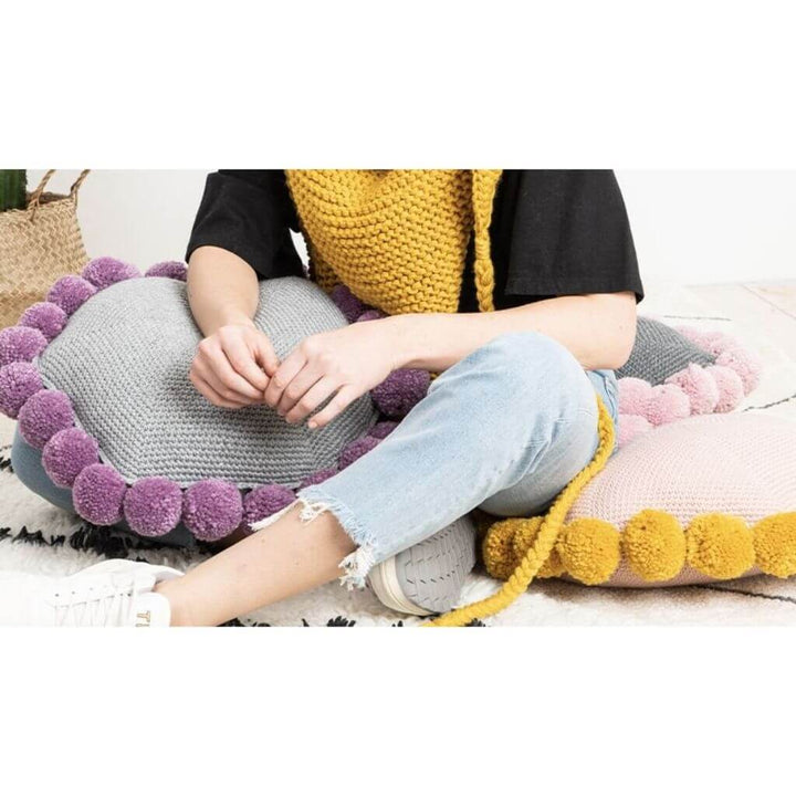 Rico Design Pattern Kissen mit Pompons Häkelanleitung - Rico Design (PDF) bei bei bei bei bei bei bei bei Lieblingsgarn