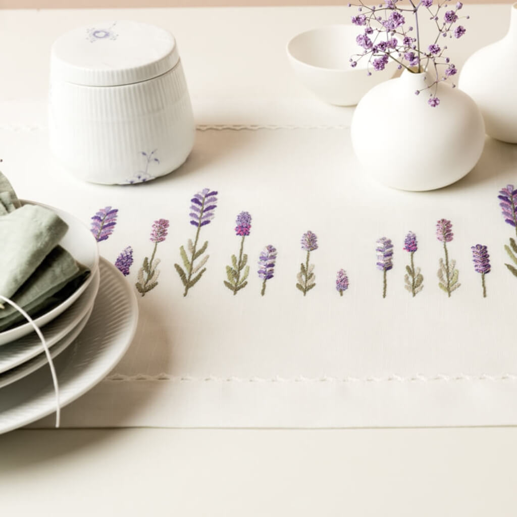 Rico Design Stickset Tischläufer Lavendel bei bei bei bei Lieblingsgarn