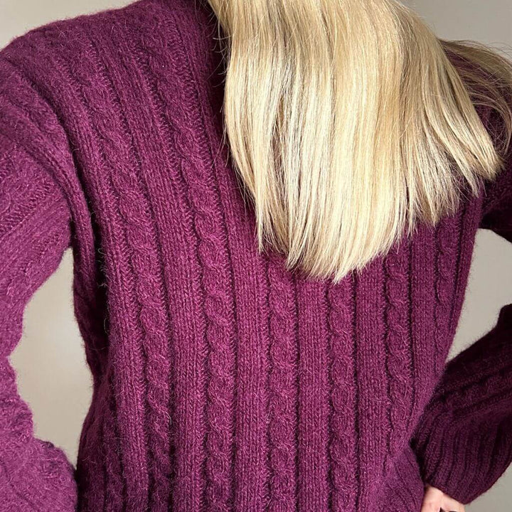 Rita Koch Burgundy Sweater Pullover mit Zopfmuster Strickanleitung - Rita Koch (PDF) bei bei bei bei Lieblingsgarn