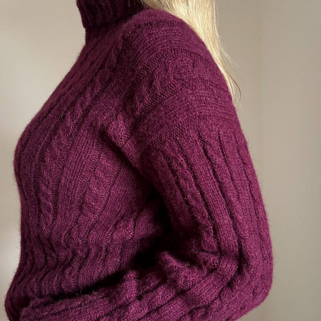 Rita Koch Burgundy Sweater Pullover mit Zopfmuster Strickanleitung - Rita Koch (PDF) bei bei bei bei Lieblingsgarn