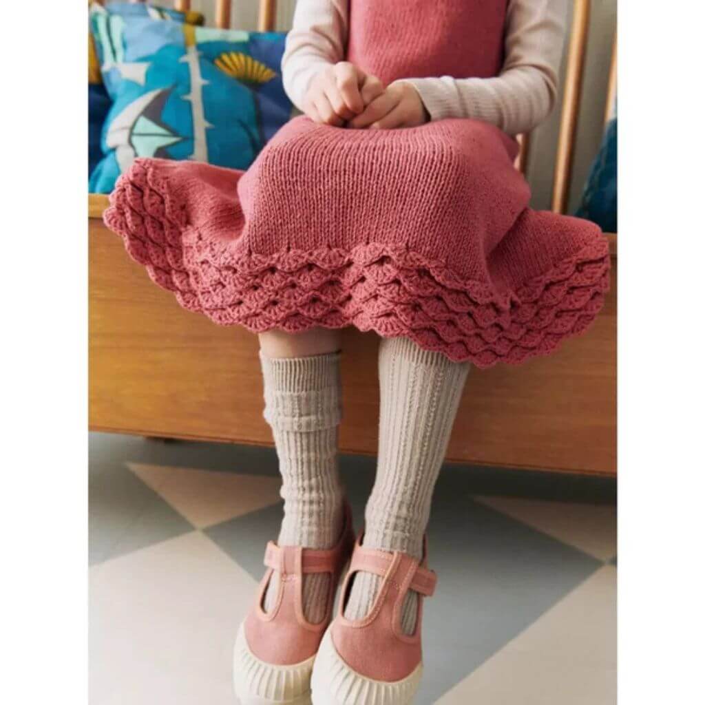 Sandnes Garn Pattern Roselyn Dress Junior Strickanleitung - Sandnes Garn (Heft) bei bei bei bei Lieblingsgarn