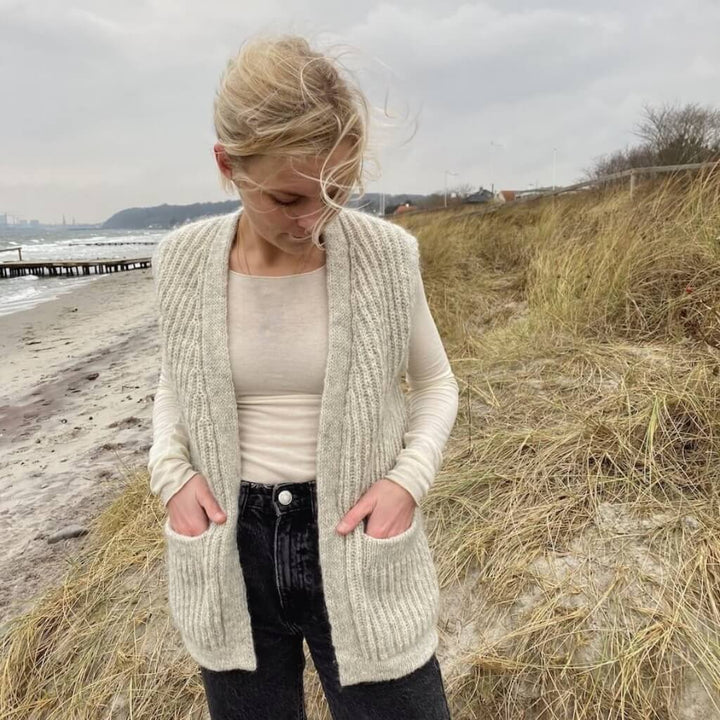 PetiteKnit Pattern Weste November Strickanleitung - PetiteKnit (Heft) bei bei bei bei Lieblingsgarn