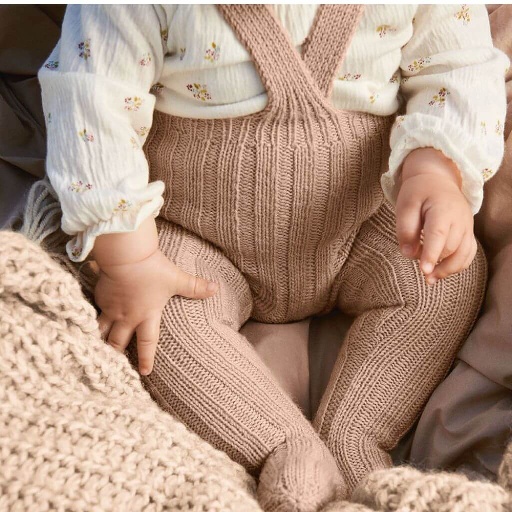 Sandnes Garn Pattern Baby Strumpfhose mit Trägern Ivo Strickanleitung - Sandnes Garn (Heft) bei bei bei bei Lieblingsgarn