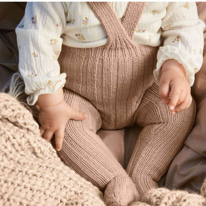 Sandnes Garn Pattern Baby Strumpfhose mit Trägern Ivo Strickanleitung - Sandnes Garn (Heft) bei bei bei bei Lieblingsgarn