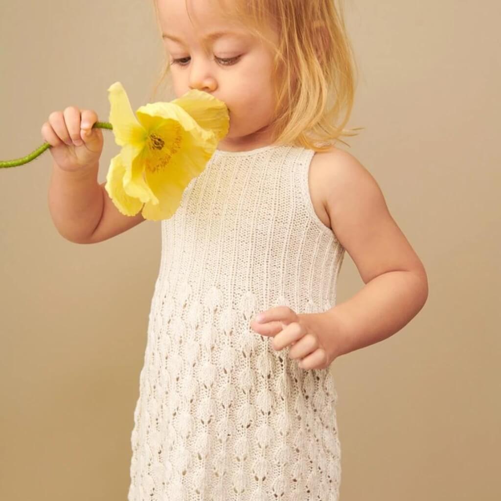 Sandnes Garn Pattern Baby Kleid Lilja Strickanleitung - Sandnes Garn (Heft) bei bei bei bei Lieblingsgarn