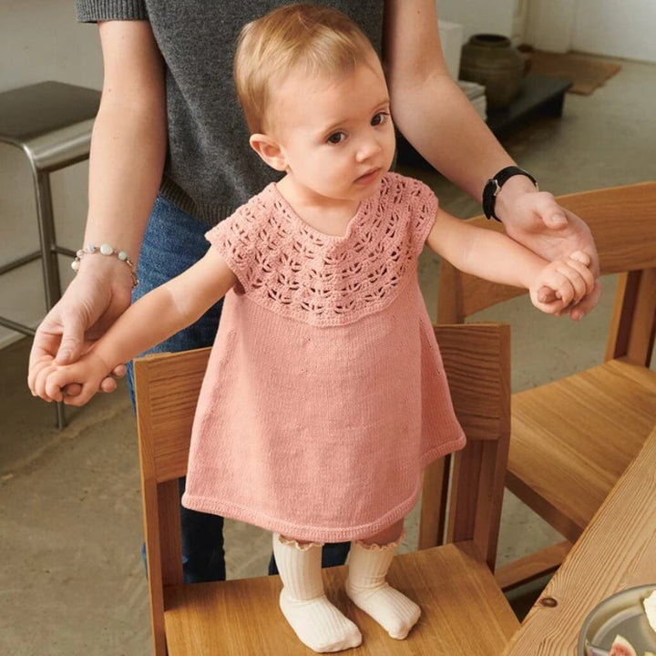 Sandnes Garn Kleid Indy Dress Baby Strickanleitung - Sandnes Garn (Heft) bei bei bei bei Lieblingsgarn