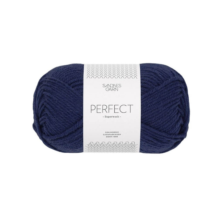 Sandnes Garn Perfect 50g, Farbe 5575 Marine – Schurwolle und Synthetik bei Lieblingsgarn