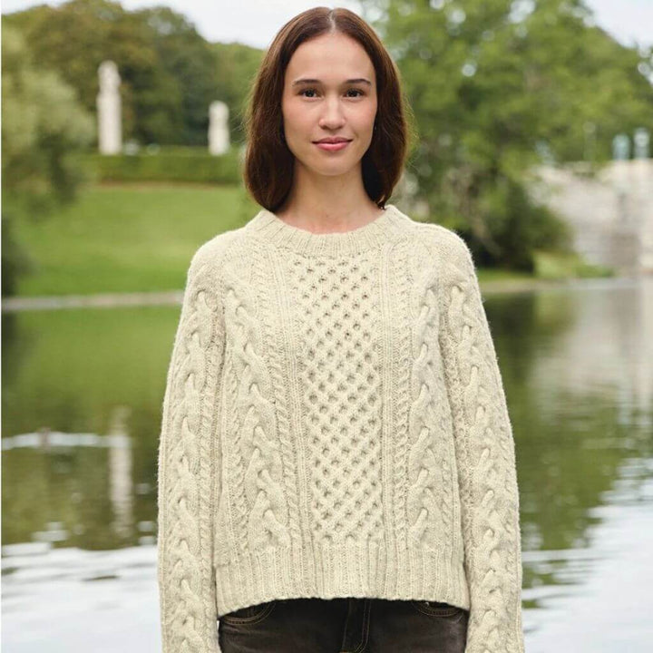 Sandnes Garn Wilbur Cable Sweater Strickanleitung - Sandnes Garn (Heft) bei bei bei bei Lieblingsgarn