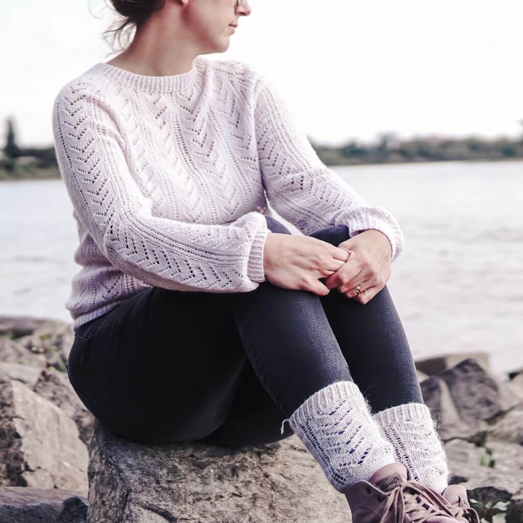 Carolin Balmes Serenas Lacesweater Strickanleitung - Carolin Balmes (PDF) bei bei bei bei Lieblingsgarn