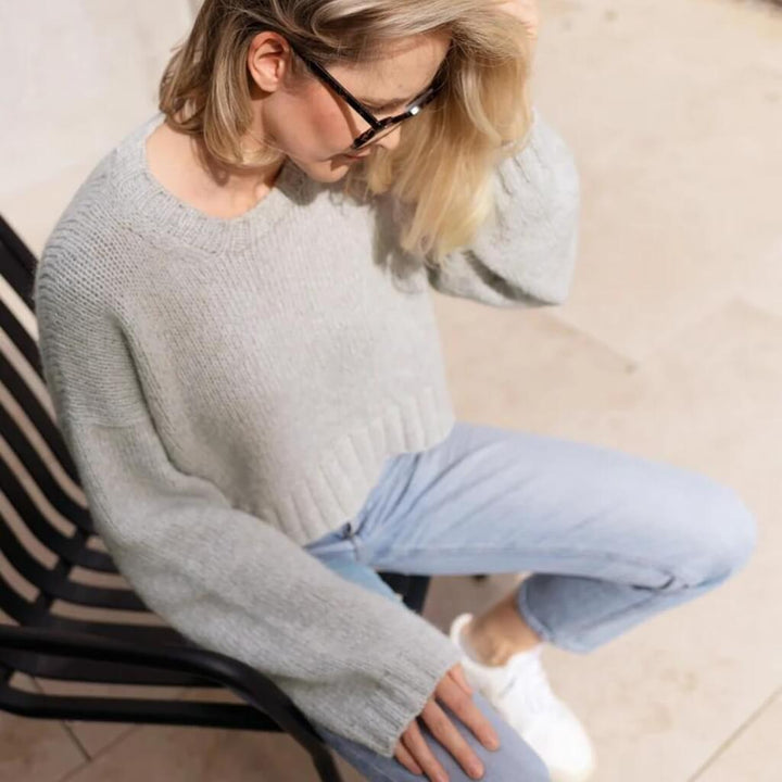 Lana Grossa Pattern Sneaker Sweater by sinchens knitwear Strickanleitung - Lana Grossa (Heft) bei bei bei bei Lieblingsgarn