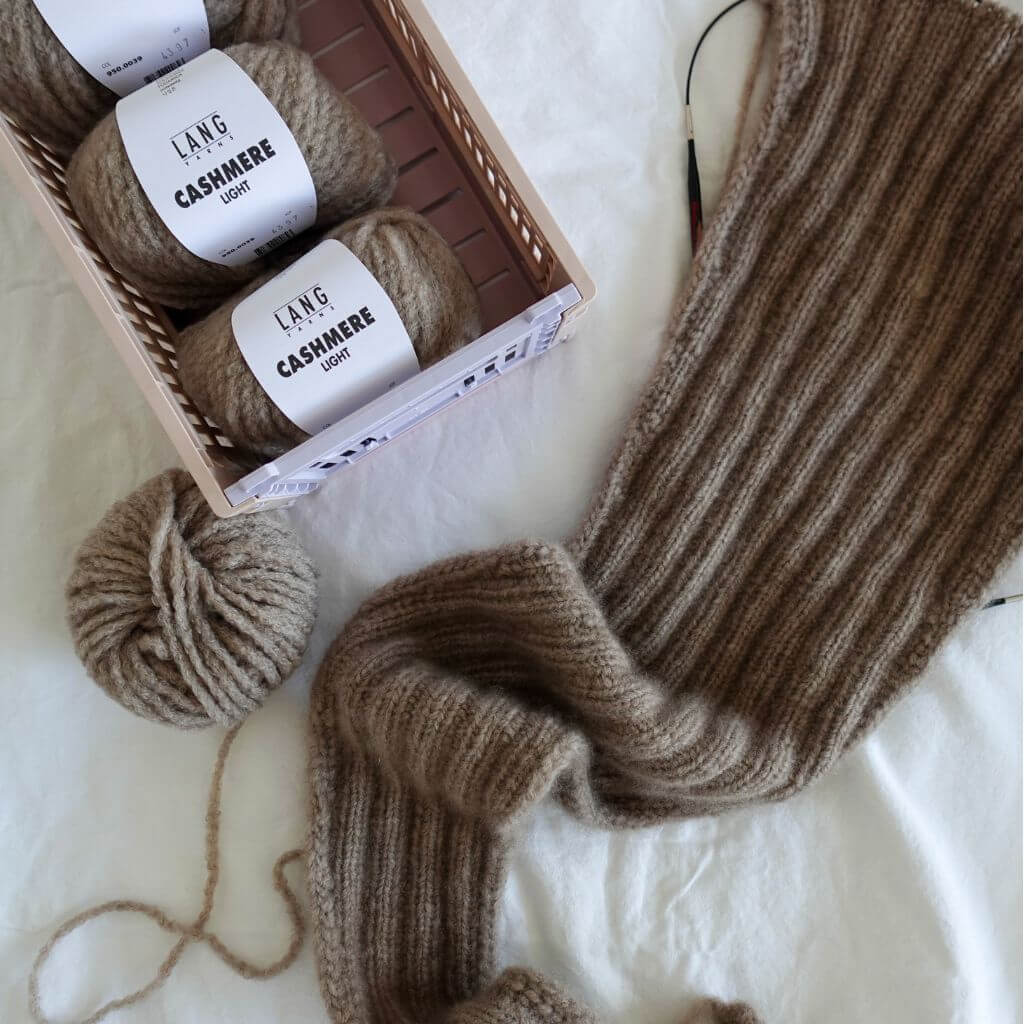 wemadewardrobe Tuch Lotta Shawl Strickanleitung - wemadewardrobe (PDF) bei bei bei bei Lieblingsgarn