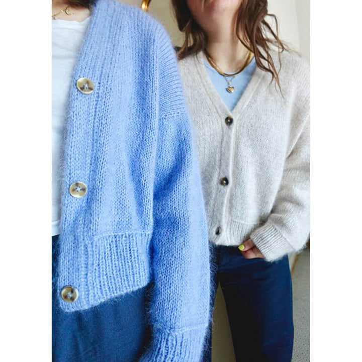 wemadewardrobe Maja Cardigan V-Neck Strickanleitung - wemadewardrobe (PDF) bei bei bei bei Lieblingsgarn