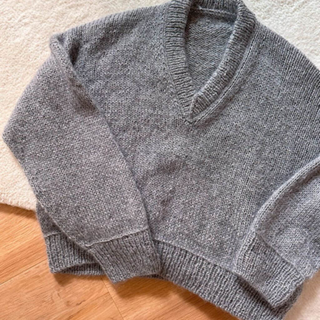 wemadewardrobe Maja Sweater V-Neck Strickanleitung - wemadewardrobe (PDF) bei bei bei bei Lieblingsgarn