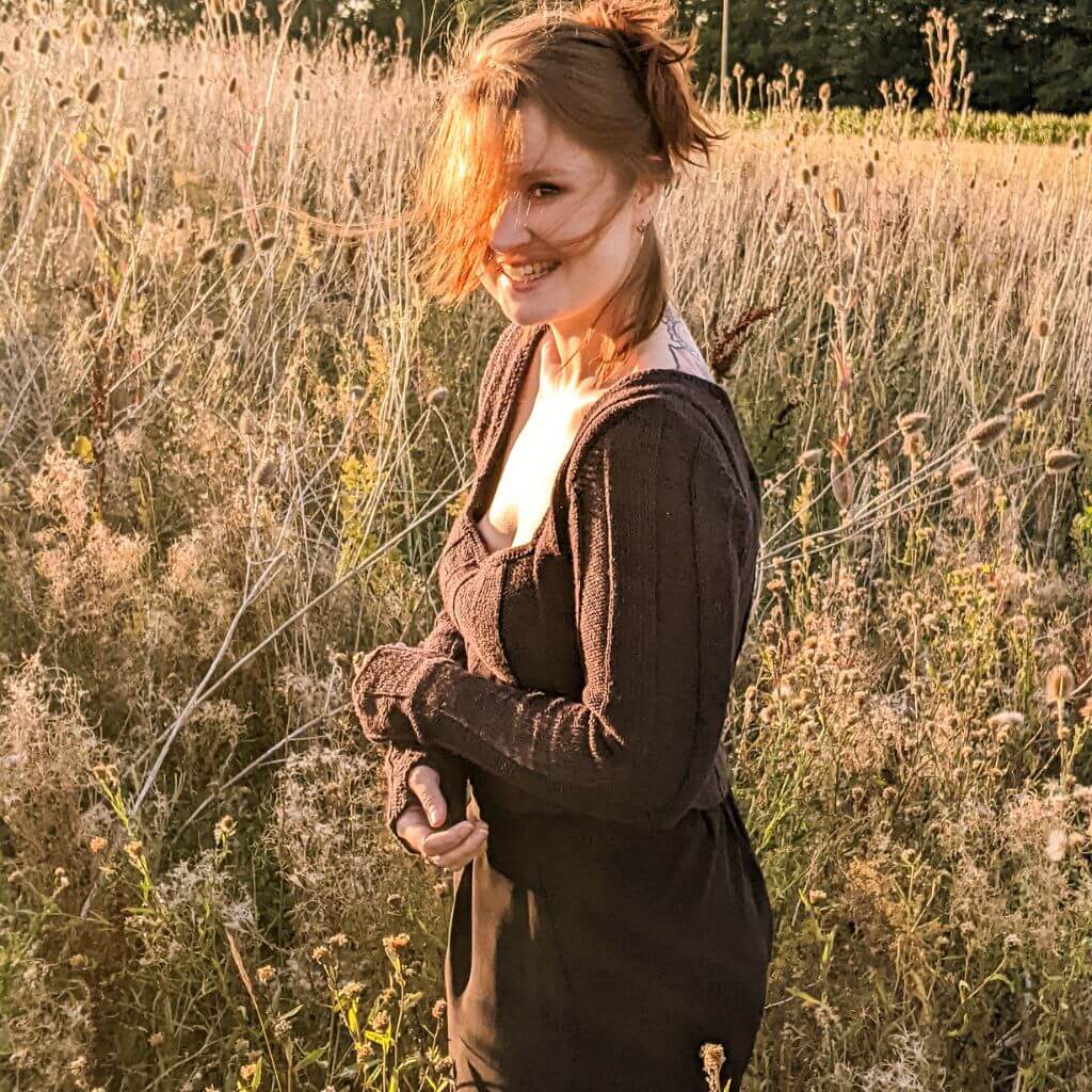 Yarn Me Up Morticia Sweater Strickanleitung - Yarn me Up (PDF) bei bei bei bei Lieblingsgarn