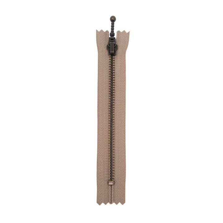 YKK Reißverschluss nicht teilbar 18 cm, Farbe 573 Beige – Metall und Polyester bei Lieblingsgarn