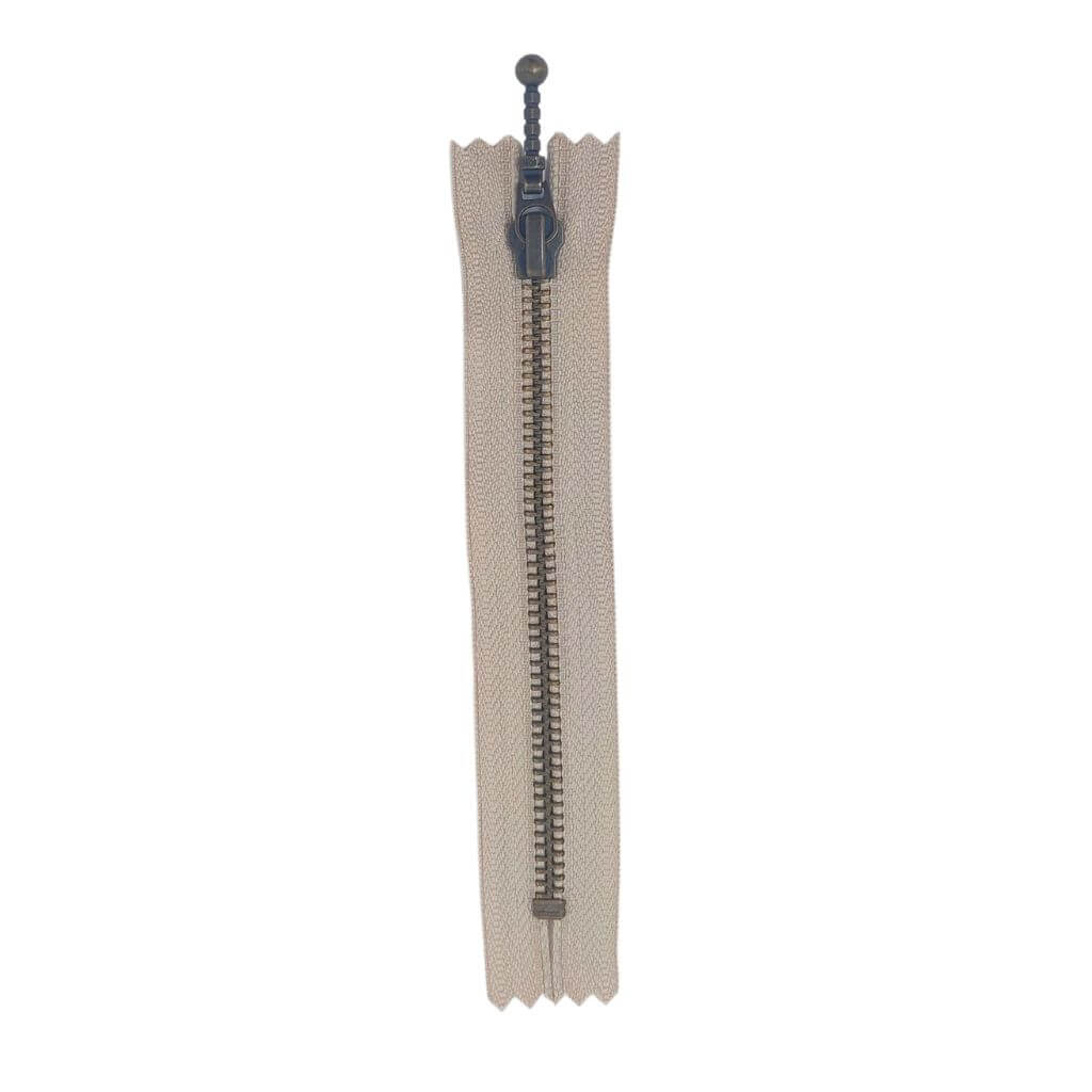 YKK Reißverschluss nicht teilbar 18 cm, Farbe 572 Sand – Metall und Polyester bei Lieblingsgarn