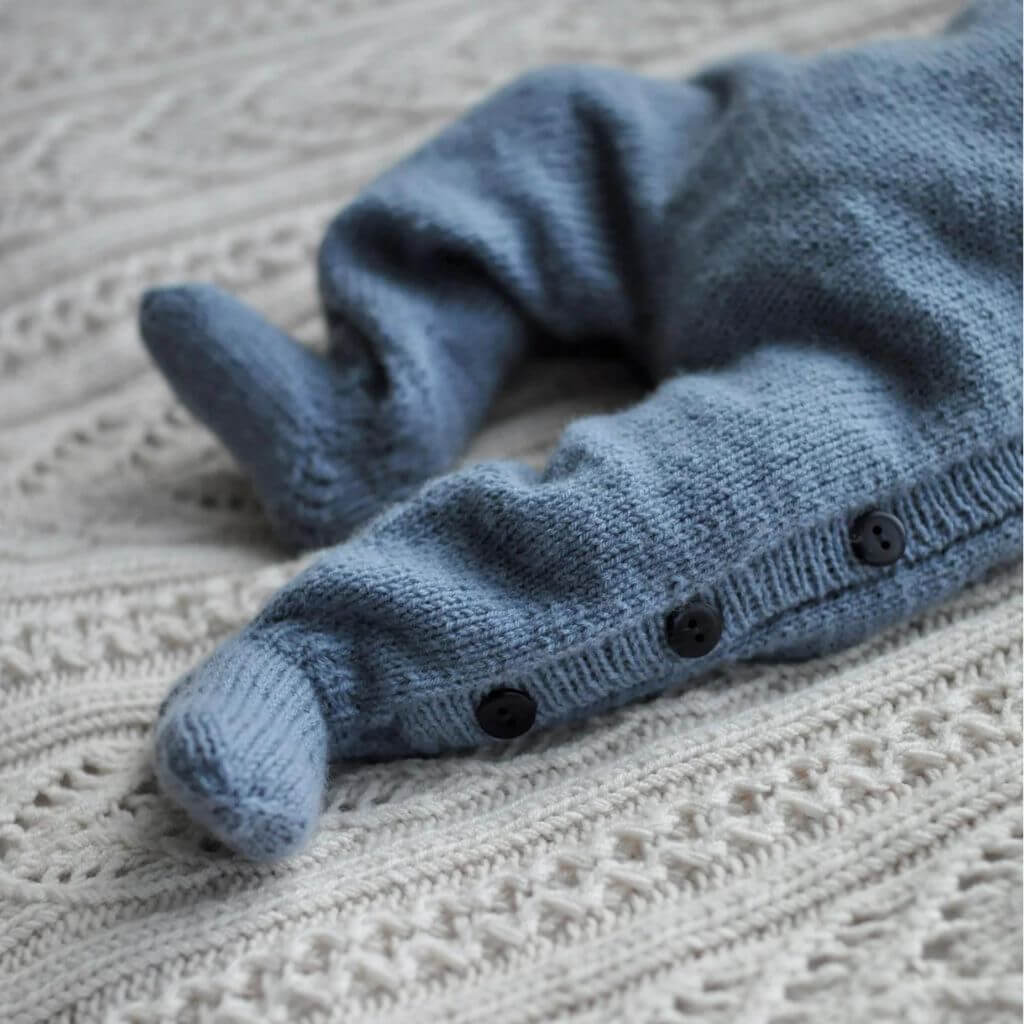 Yndestrikk Pattern Basic Strampelanzug Strickanleitung - Yndestrikk (PDF) bei bei bei bei Lieblingsgarn