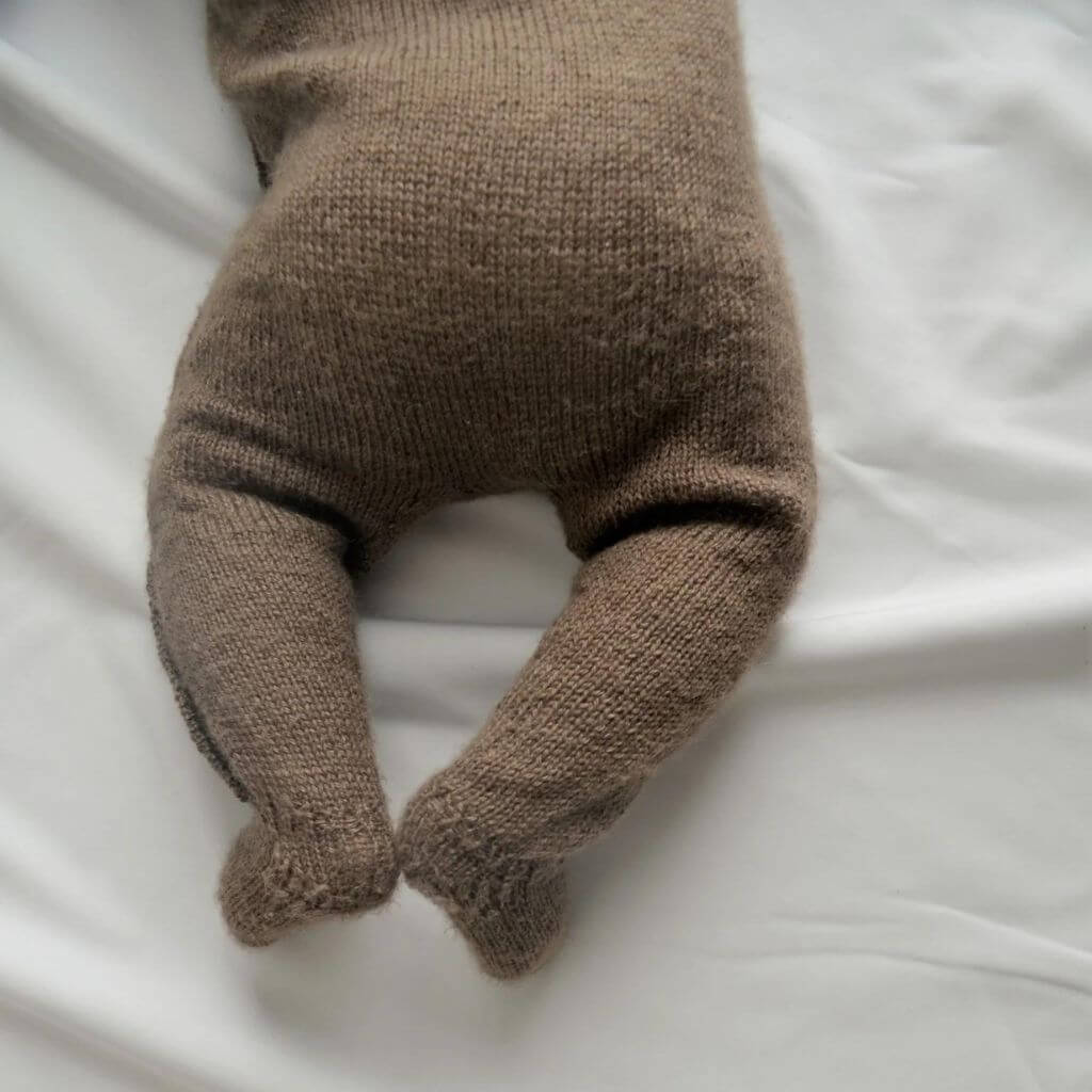 Yndestrikk Pattern Basic Strampelanzug Strickanleitung - Yndestrikk (PDF) bei bei bei bei Lieblingsgarn