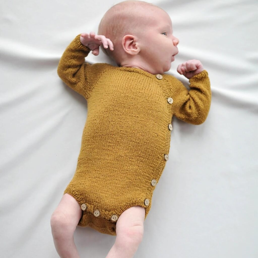 Yndestrikk Pattern Baby Knöpfebody Strickanleitung - Yndestrikk (PDF) bei bei bei bei Lieblingsgarn