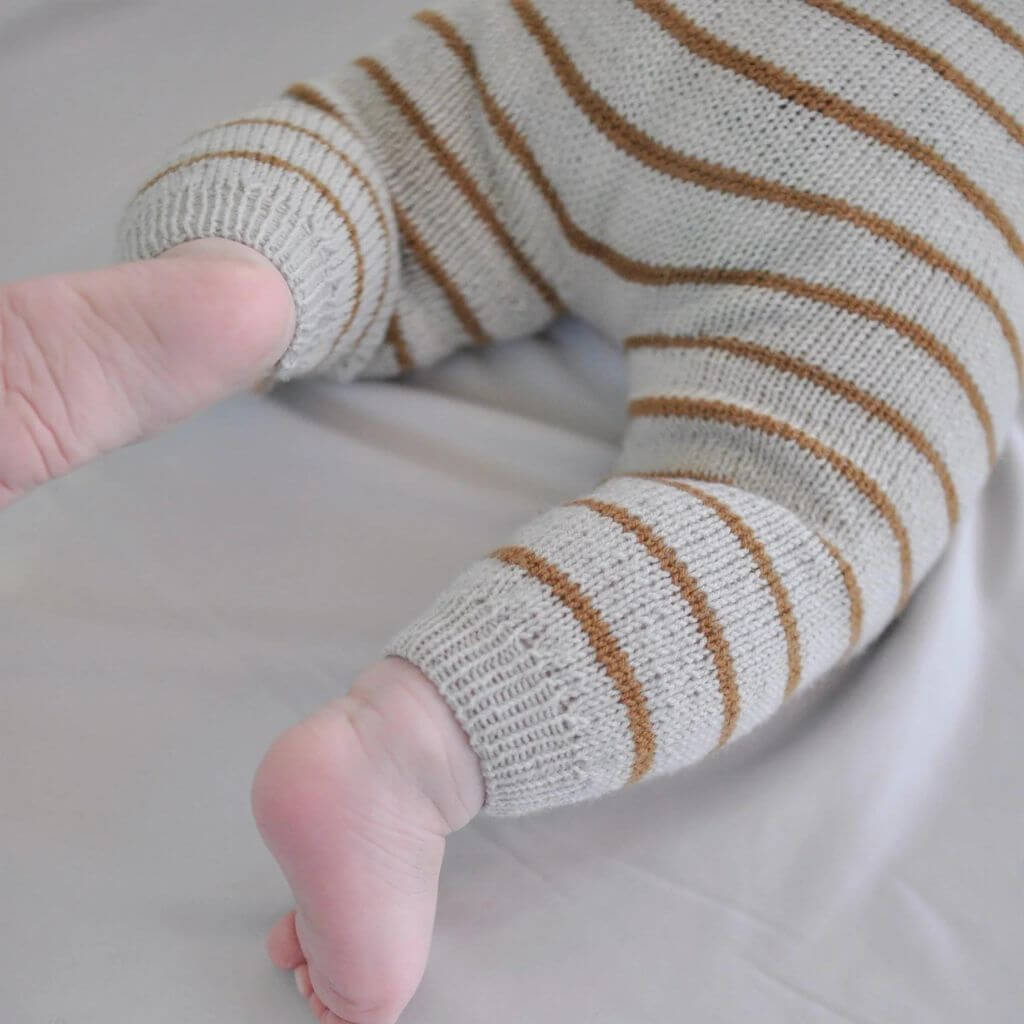 Yndestrikk Pattern Babystrampler Theos Strickanleitung - Yndestrikk (PDF) bei bei bei bei Lieblingsgarn