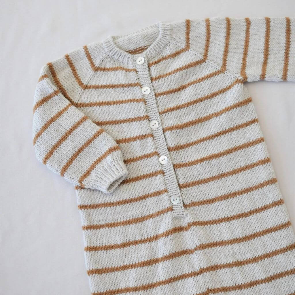 Yndestrikk Pattern Babystrampler Theos Strickanleitung - Yndestrikk (PDF) bei bei bei bei Lieblingsgarn