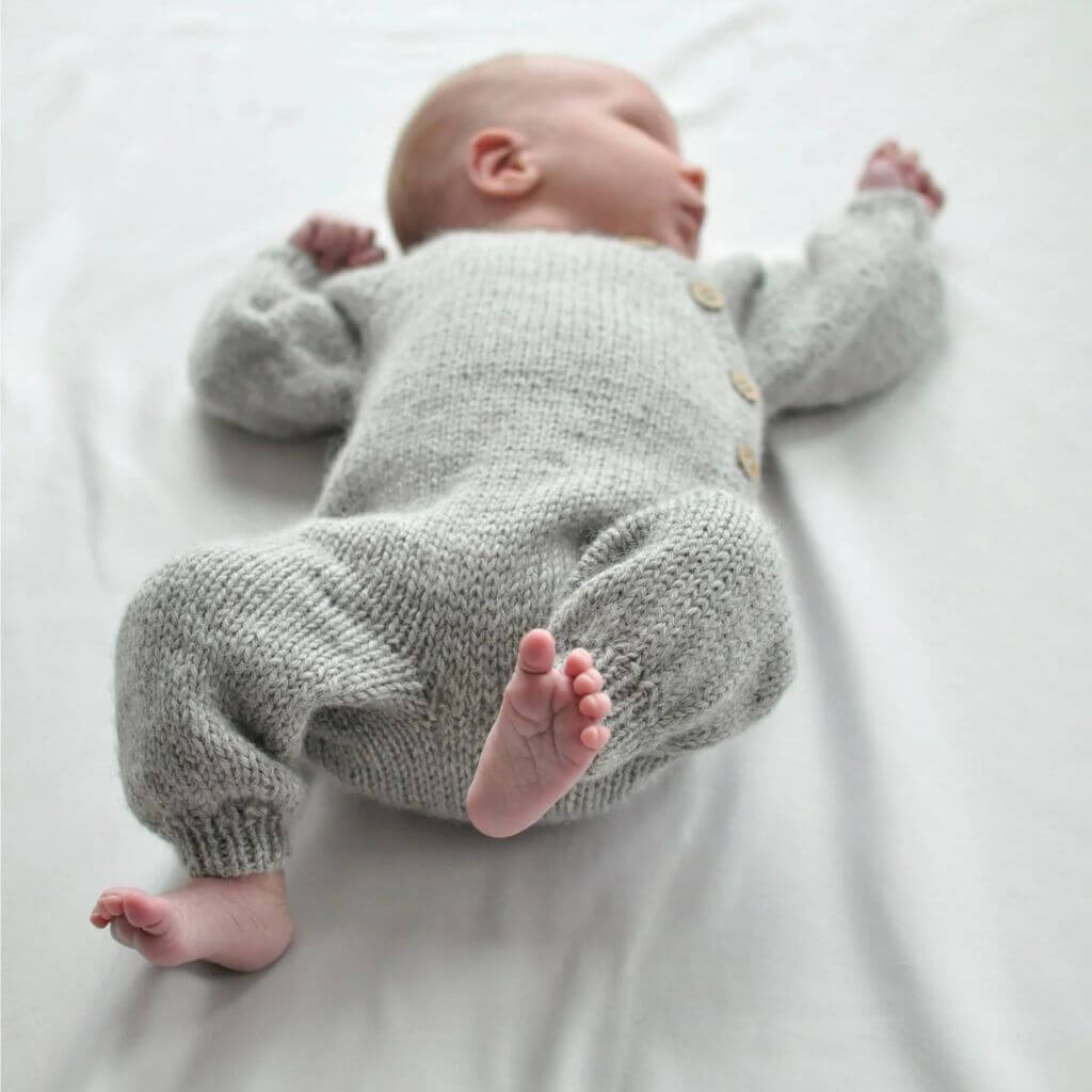 Yndestrikk Pattern Langer Babystrampler Strickanleitung - Yndestrikk (PDF) bei bei bei bei Lieblingsgarn