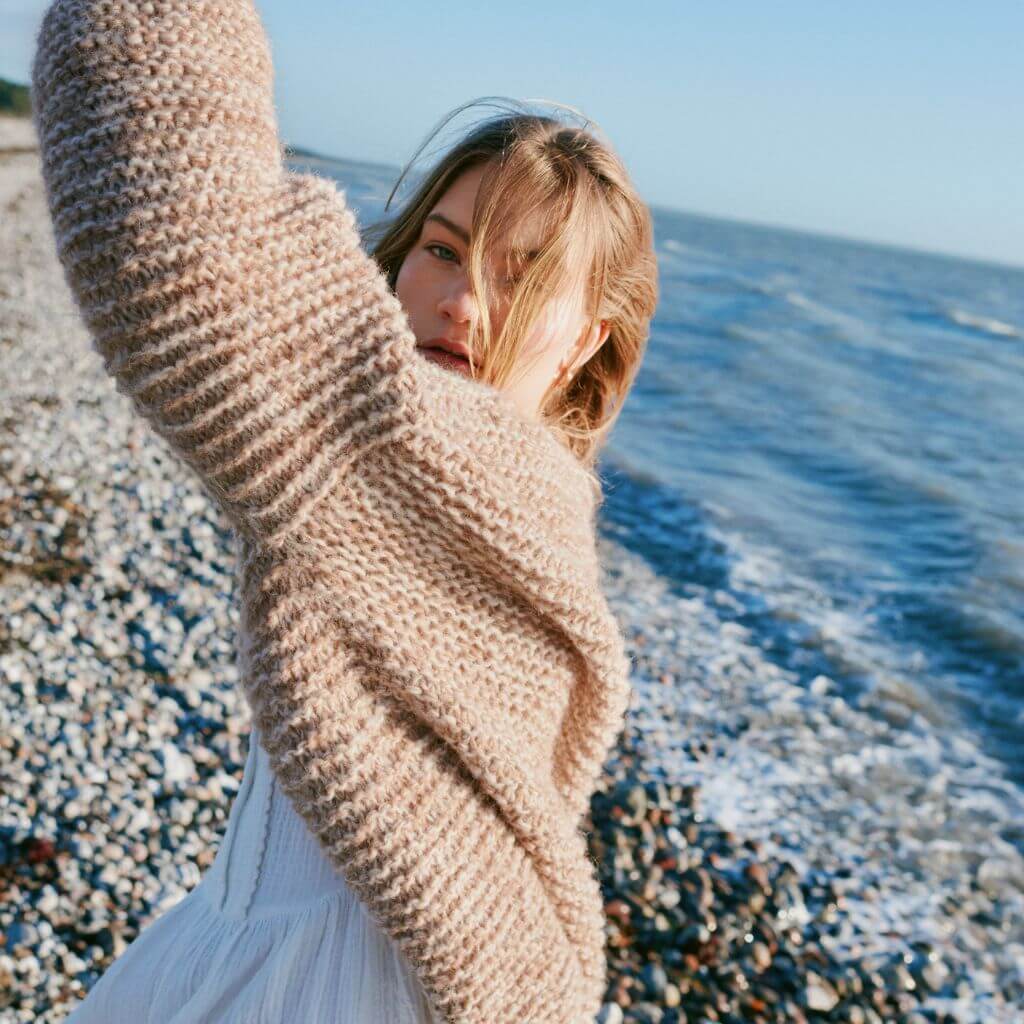 Cardigan Natural Alpaca Pelo - Lana Grossa Nordic Knits Modell 15 bei bei bei bei bei Lieblingsgarn